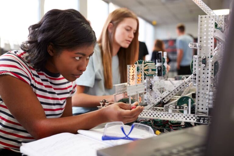 Best Engineering Summer Camps For High School Students